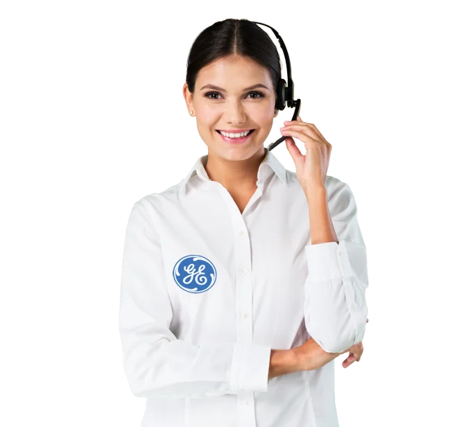 Técnico autorizado General Electric documentando una reparación en Panamá